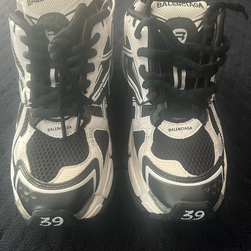 Balenciaga Runners worn 1x for concert size 39